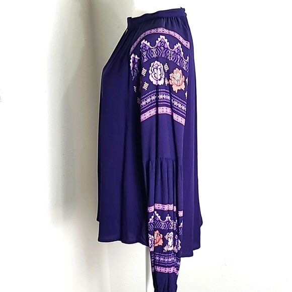 Aina be Navy Blue Top, Choker Neckline Cut-out, Long Bell Sleeves w/Flowers, Med - Picture 5 of 9